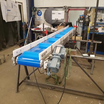 Convoyeur Barquettes Tout Inox - Bande PVC Tasseaux