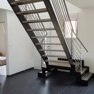 Escalier Intérieur - Limon Acier + Peinture Epoxy / Garde corps Inox